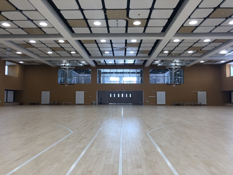北京昌平新亚盈官网外国语学校体育馆木地板施工案例6